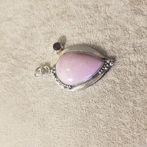 GORGEOUS PENDANT NWOT